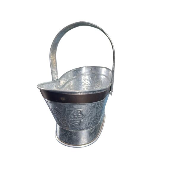 Vintage mini basket with handle- butterflies - galvanized- cottagecore copper - Picture 3 of 6